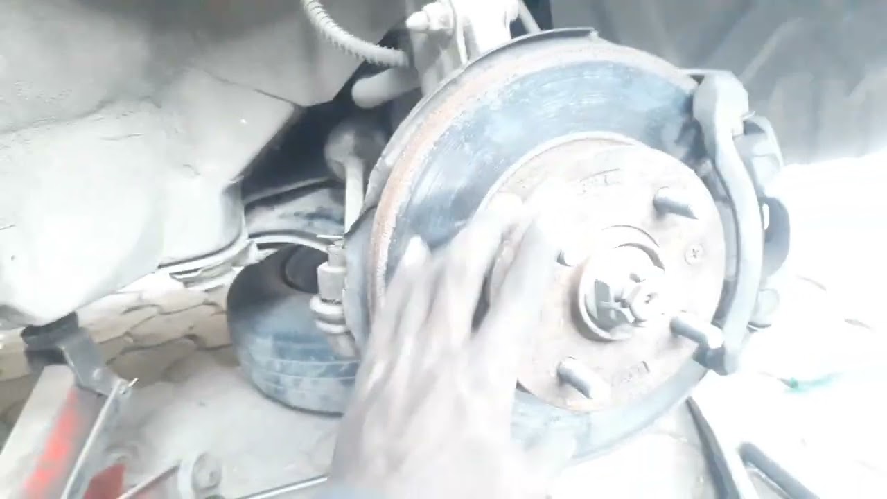 Hyundai Gates. Right side suspension change.  ह्युंदाई गेट्स. उजव्या बाजूचे सस्पेंशन बदल.  