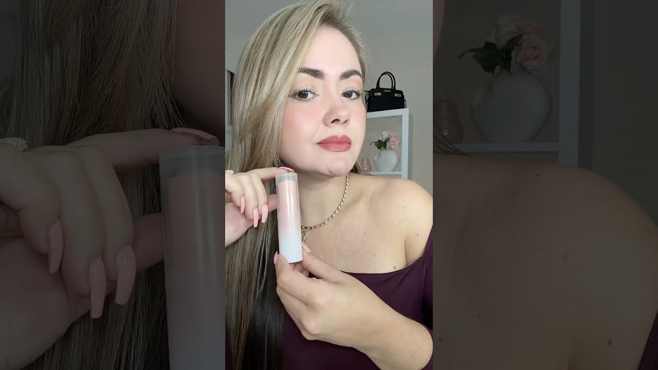 Новая тональная основа-стик от Essence просто потрясающая! 