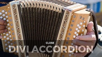 How to close Divi accordion by default