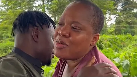 TOYIN ABRAHAM HUGS KUNLE AFOD AS SHE RECEIVES INVITATION PACKAGE TO ATTEND AFOD’S 50TH BIRTHDAY