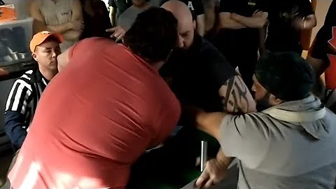 beer man Bourgoin vs Tiny Jason Constantini