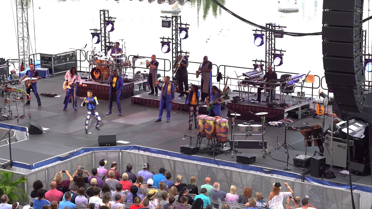 4K Earth Wind & Fire Can't Hide Love Live in Concert at Sea World