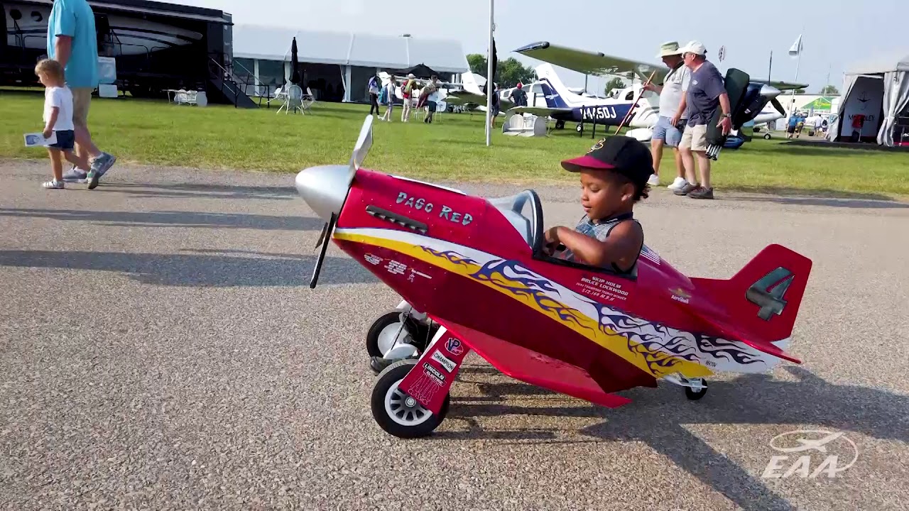 Pedal Planes at #OSH19 - YouTube
