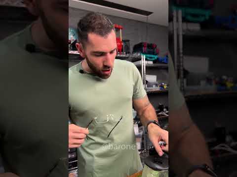 Los anteojos de titanio que rompen ladrillos y bloquean rayos nocivos!