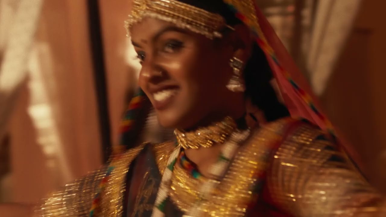 Sapphire Reserve | The Color of Holi :30