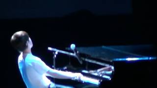greyson chance - hold on til the night live in manila (HD)