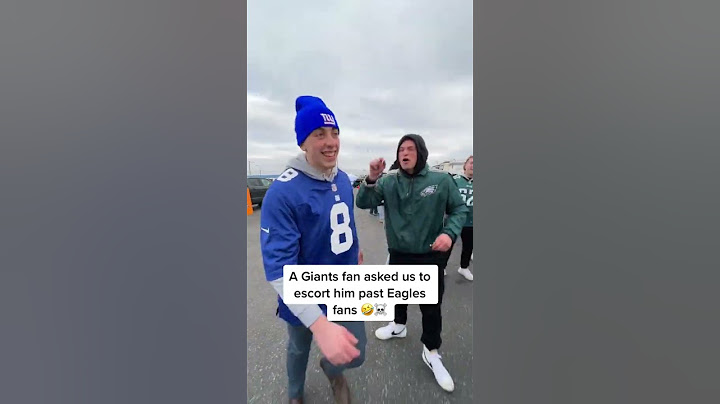 Giants fan had to be escorted in Philly 🤣😳 #shorts