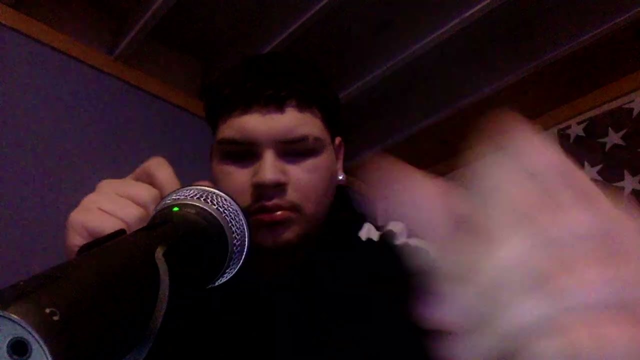 My first time trying ASMR!!(horrible)