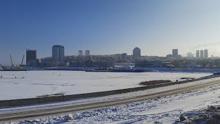 Чебоксарский речной порт на Волге в феврале.