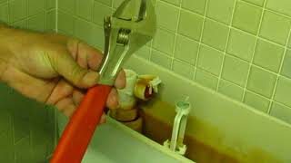 V # 13  حل مشكلة عدم تدفق الماء لسيفون الحمام