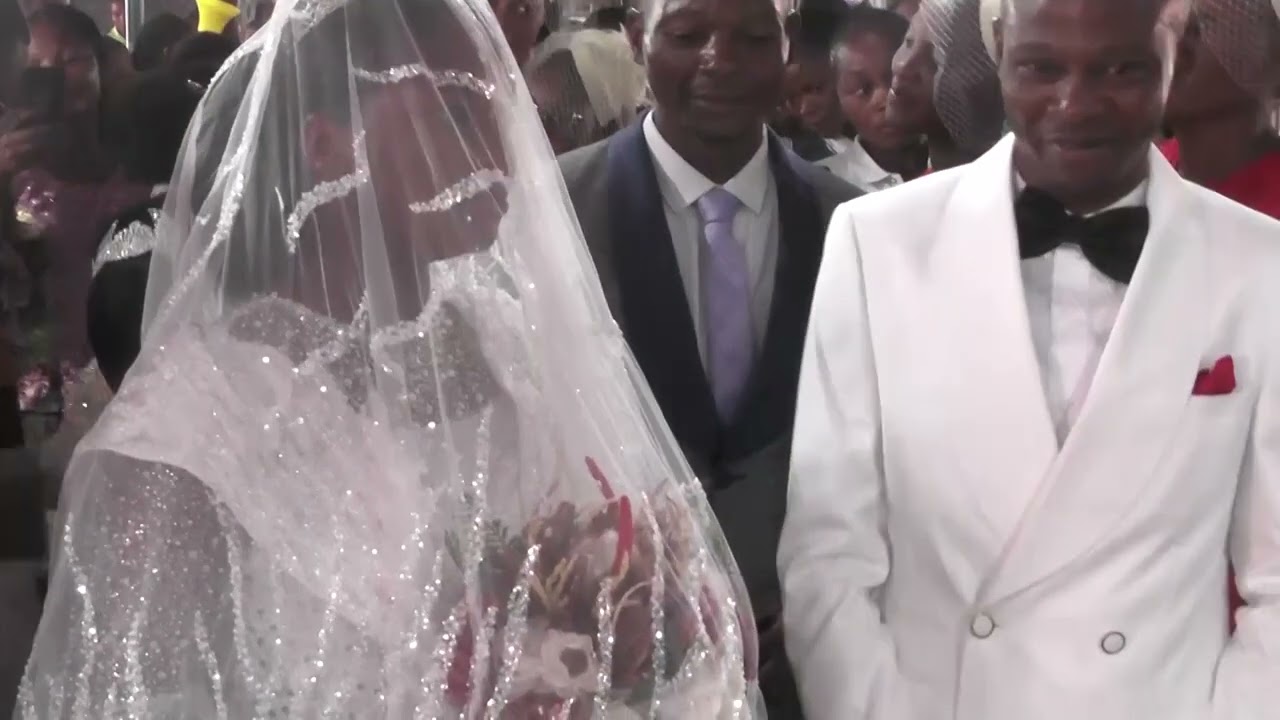 La bénédiction du mariage du couple @toussaintlukusaofficiel et la sœur Christelle  au #RT