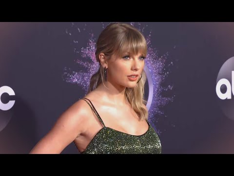 taylor-swift-sparkles-in-green-ahead-of-artist-of-the-decade-performance-|-american-music-awards