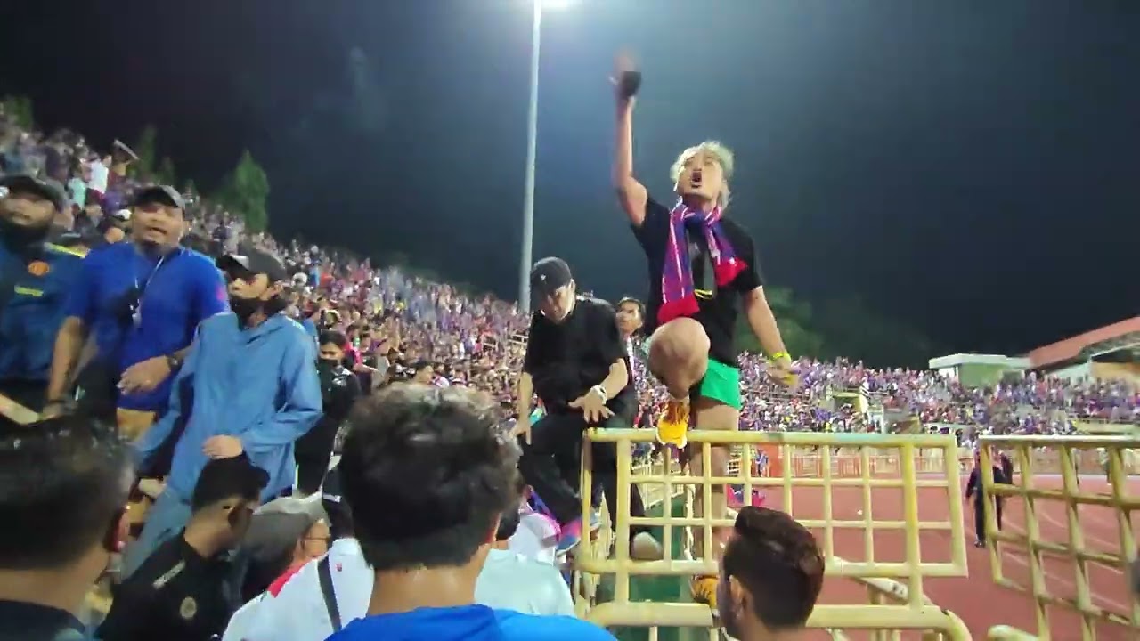 KEKECOHAN Selepas Perlawanan Negeri Sembilan vs Johor Darul Takzim (JDT) Balingan Botol Air & Mercun