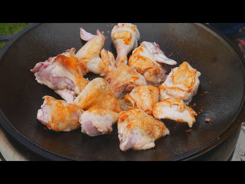 Лучшая ЖАРЕНАЯ КУРИЦА с ГРИБНЫМ СОУСОМ на ОГНЕ.