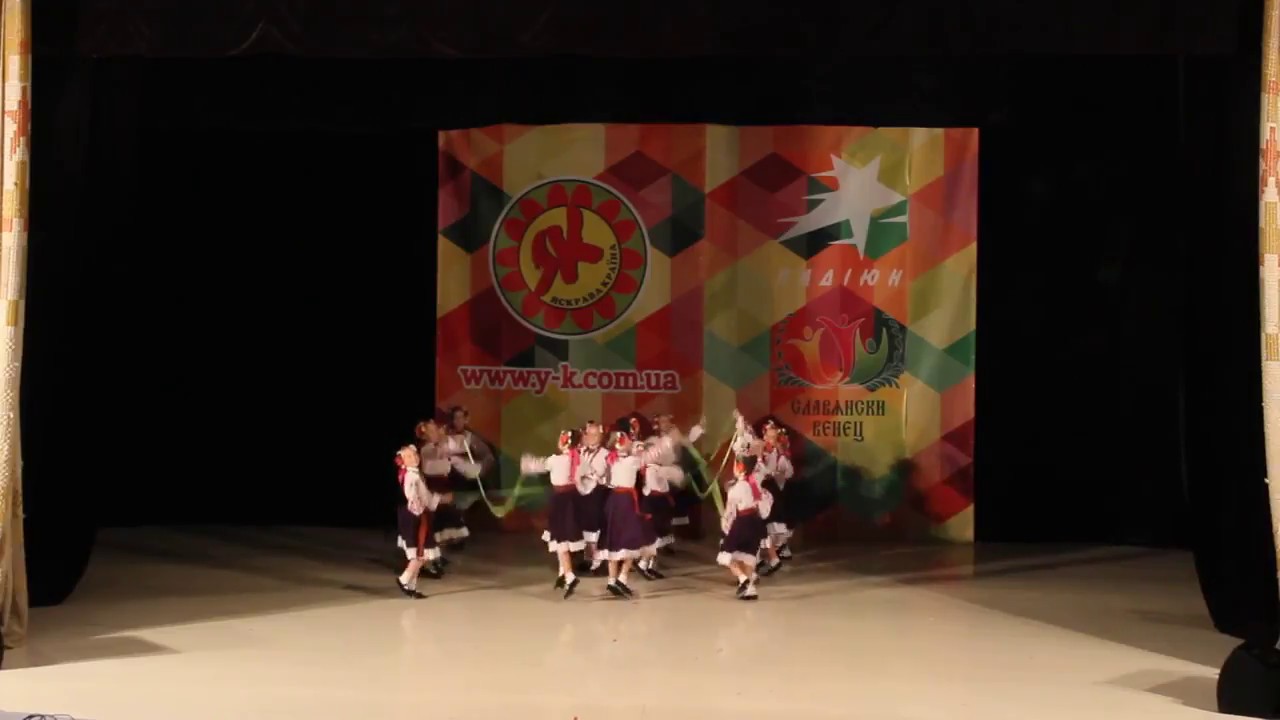 Танец катюша в детском саду средняя группа. Ансамбль народного танца Катюша Чебоксары. Танец Катюша Зазеркалье.