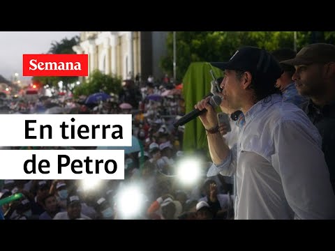 Fico llena la plaza pública de Ciénaga de Oro, donde nació Petro