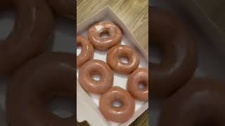 YUMMY KRISPY KREME ORIGINAL GLAZED DONUT #shorts #krispykreme #mukbang