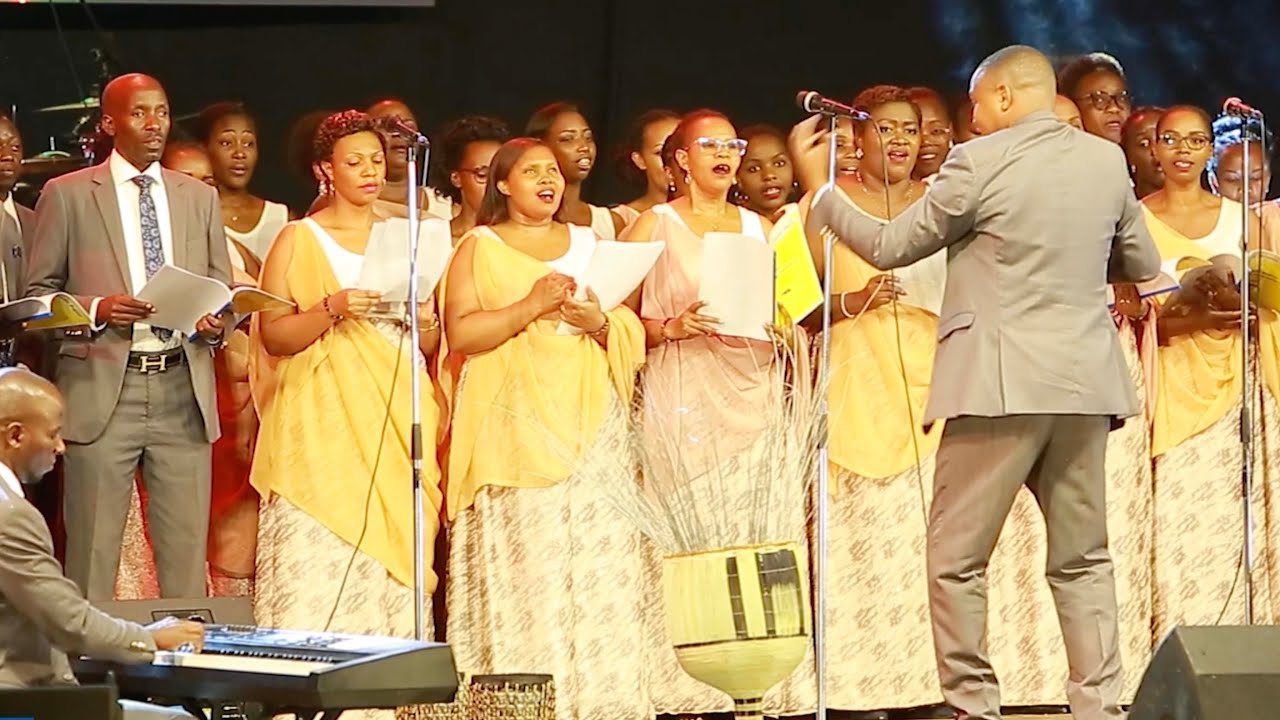 Mu majwi meza Chorale Christus Regnat yanyuze AbakristuMu ndirimbo Mana idukundaJosh Ishimwe