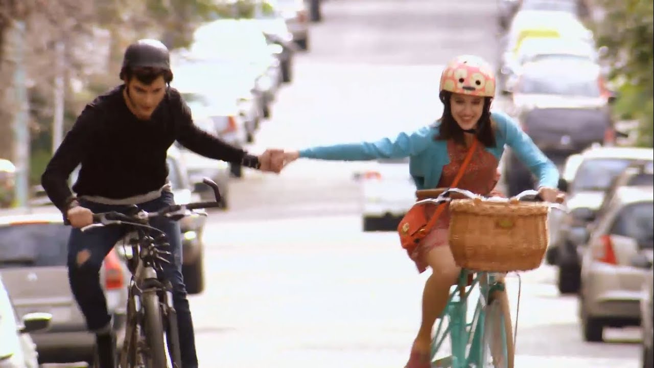 Francesca en Diego fietsen samen- Violetta 3 Ep.36 - YouTube