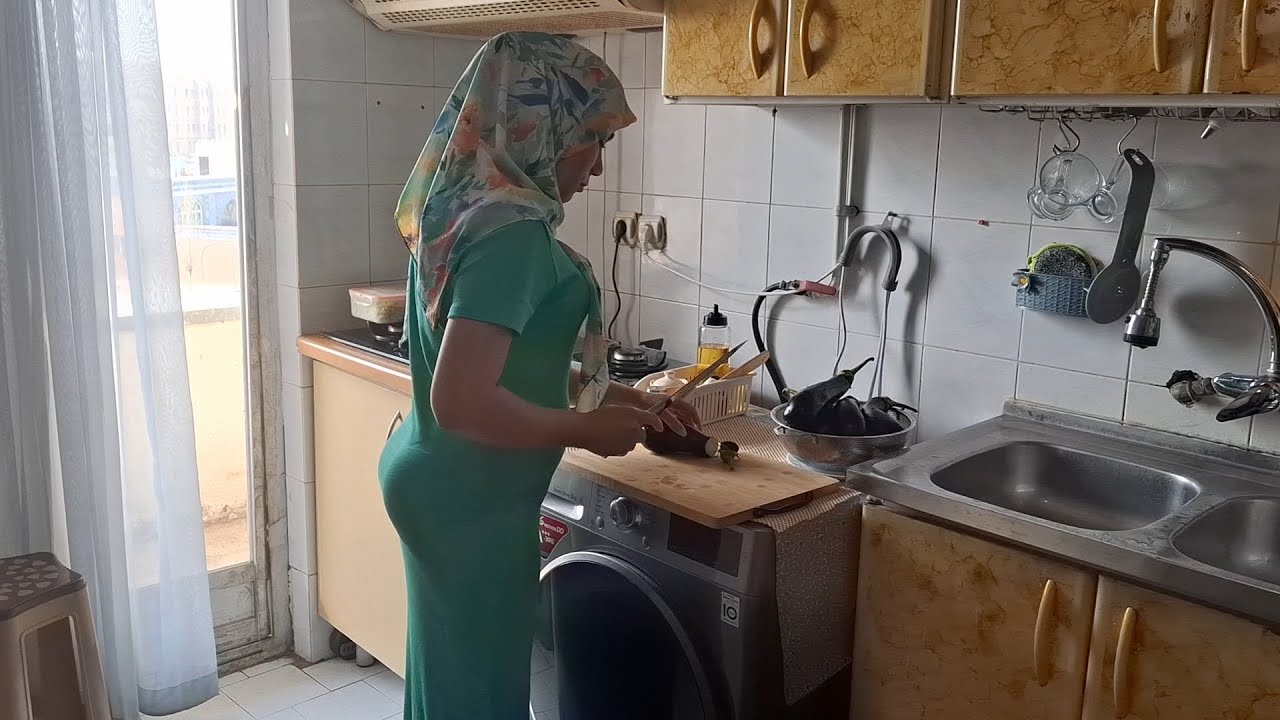 I cooked delicious fried wings and shoulders and fried cabbage