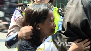 Menangis & Memeluk Temannya, Ekspresi Gadis Ini Saat Ditilang - 86