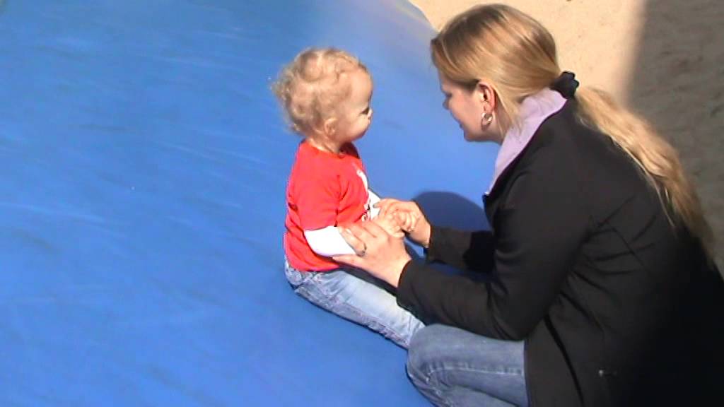 2014 05 04   Kalkar   Roxy auf Trampolin