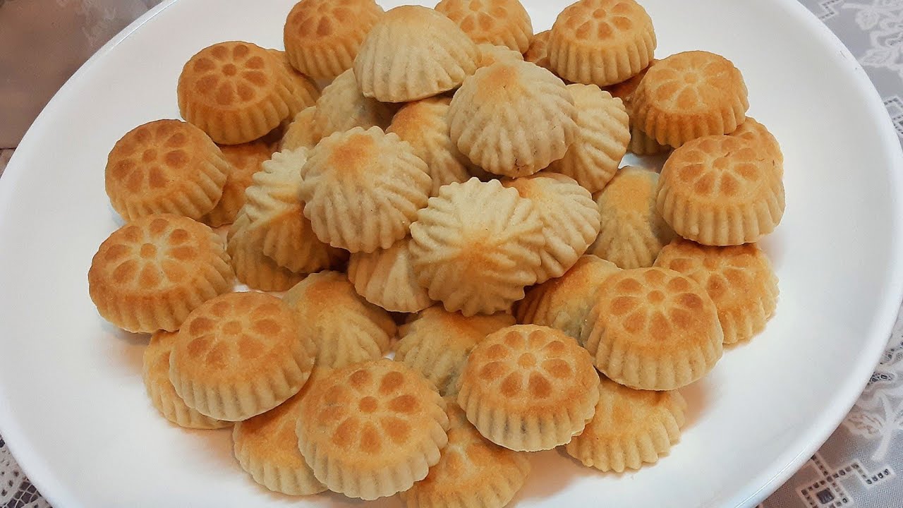 أسرع وأنجح معمول!! لذيذ وهشش بدوب بالتم دوبان برسمة ثابتة محفورة حفر طعم وشكل بشههي..المقادير بالكوب