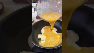 Bobby Flays Cold Pan Scrambled Egg Method 