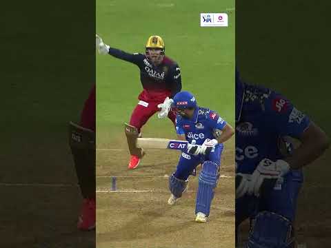 Wanindu Hasaranga doubles #MI's troubles with his spin trickery | #MIvRCB | TATA IPL 2023| JioCinema