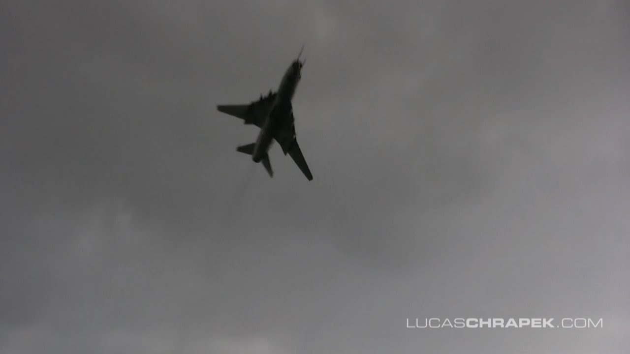 Polish Su-22 High Speed Low Pass - 2012 Nato Days (rehearsals)