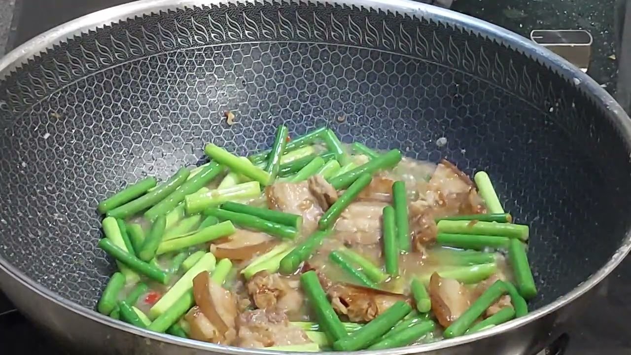 EASY COOK | GARLIC SCAPES TWICE COOKED PORK| 蒜苔回锅肉