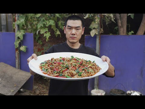 【食味阿远】阿远今天做“泡椒肥肠”，6斤肥肠卤完辣炒，配上米饭那是绝配 | Shi Wei A Yuan