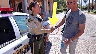 FEMALE POLICE OFFICER FOOLED BY MAGICIAN!!! (BEST COP TRICKS)