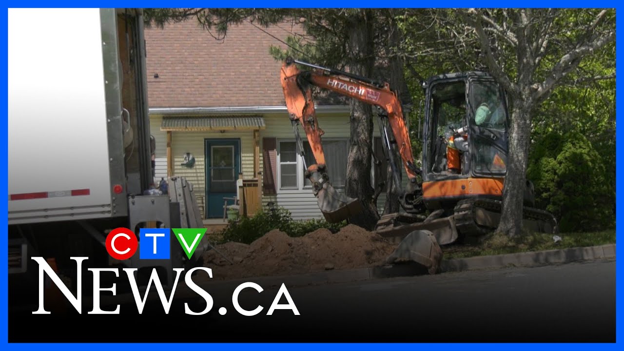 Gas leak closes NS neighbourhood - YouTube