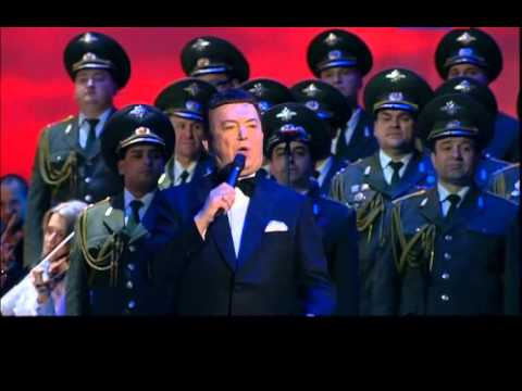 Video: Restless!: Brezhnev I En Voluminøs Bluse Blinkede Hendes Bryster Uden Bh