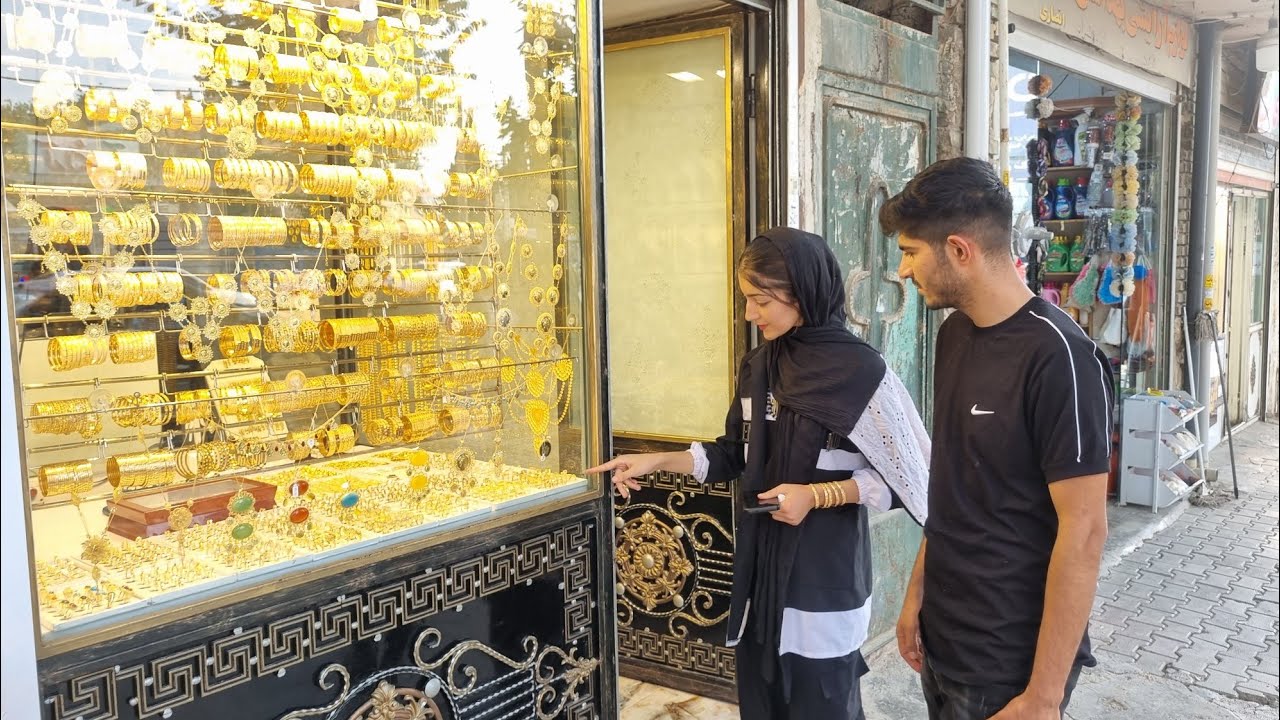 Khosrow's gratitude to his wife by buying her a gift
