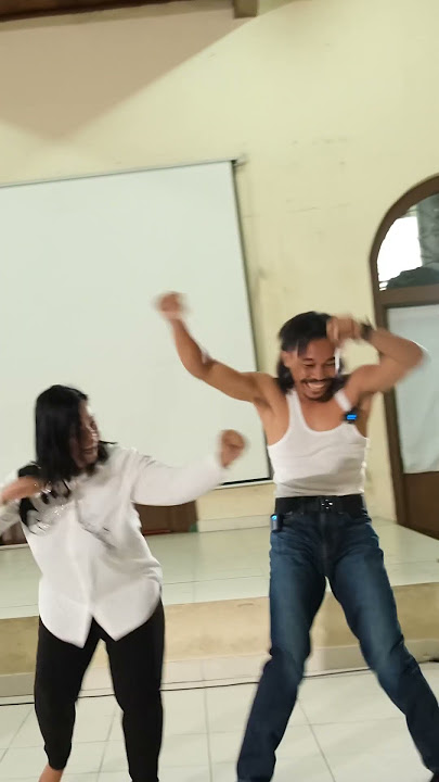 Belajar goyang Derago langsung sama Mulyadi, pencipta gerakannya. #PanggungDadakan
