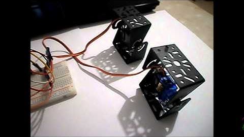 Controlando dos Servos