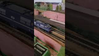 Breaking in on a Roco NS class 1200 #hoscaletrain