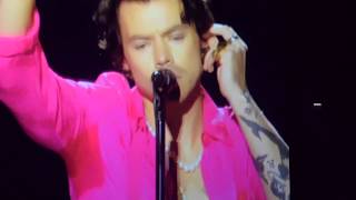 Harry Styles - Harry introducing the band - Fine Line Live One Night Only - Los Angeles, CA 12.13.19