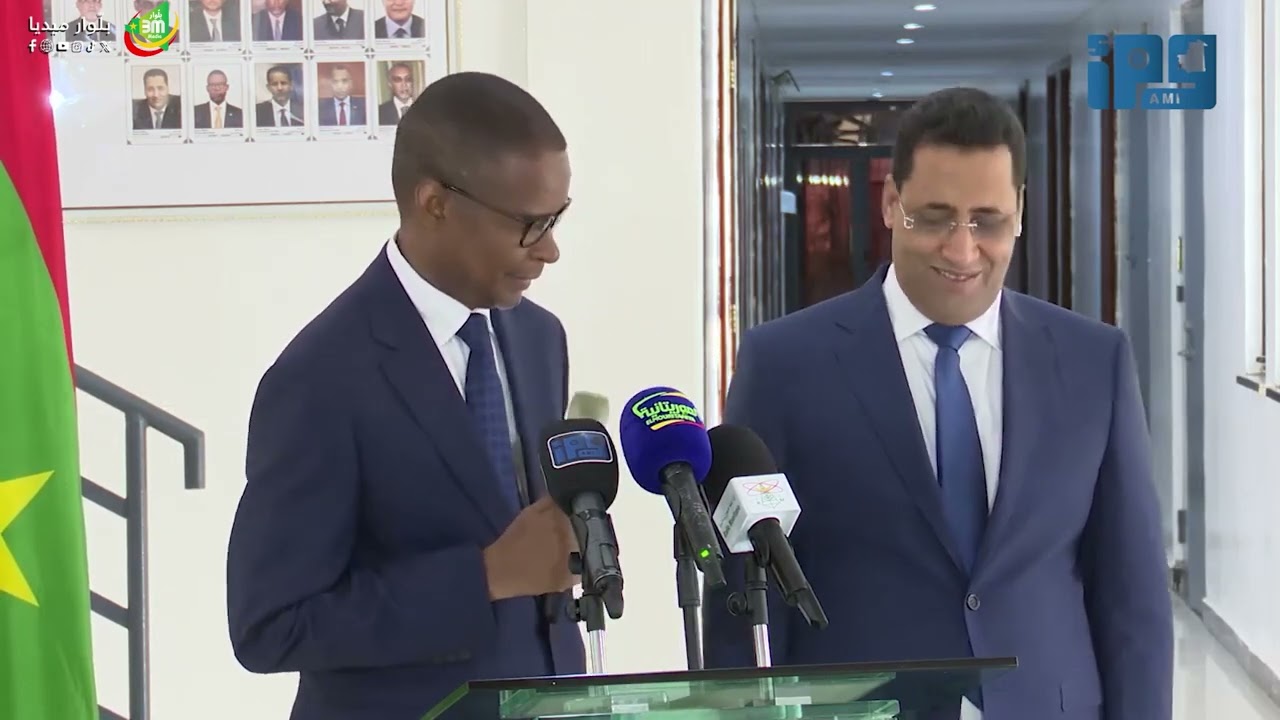 تبادل المهام بين الوزير الأول الجديد المختار ولد أجاي و سلفه محمد ولد بلال