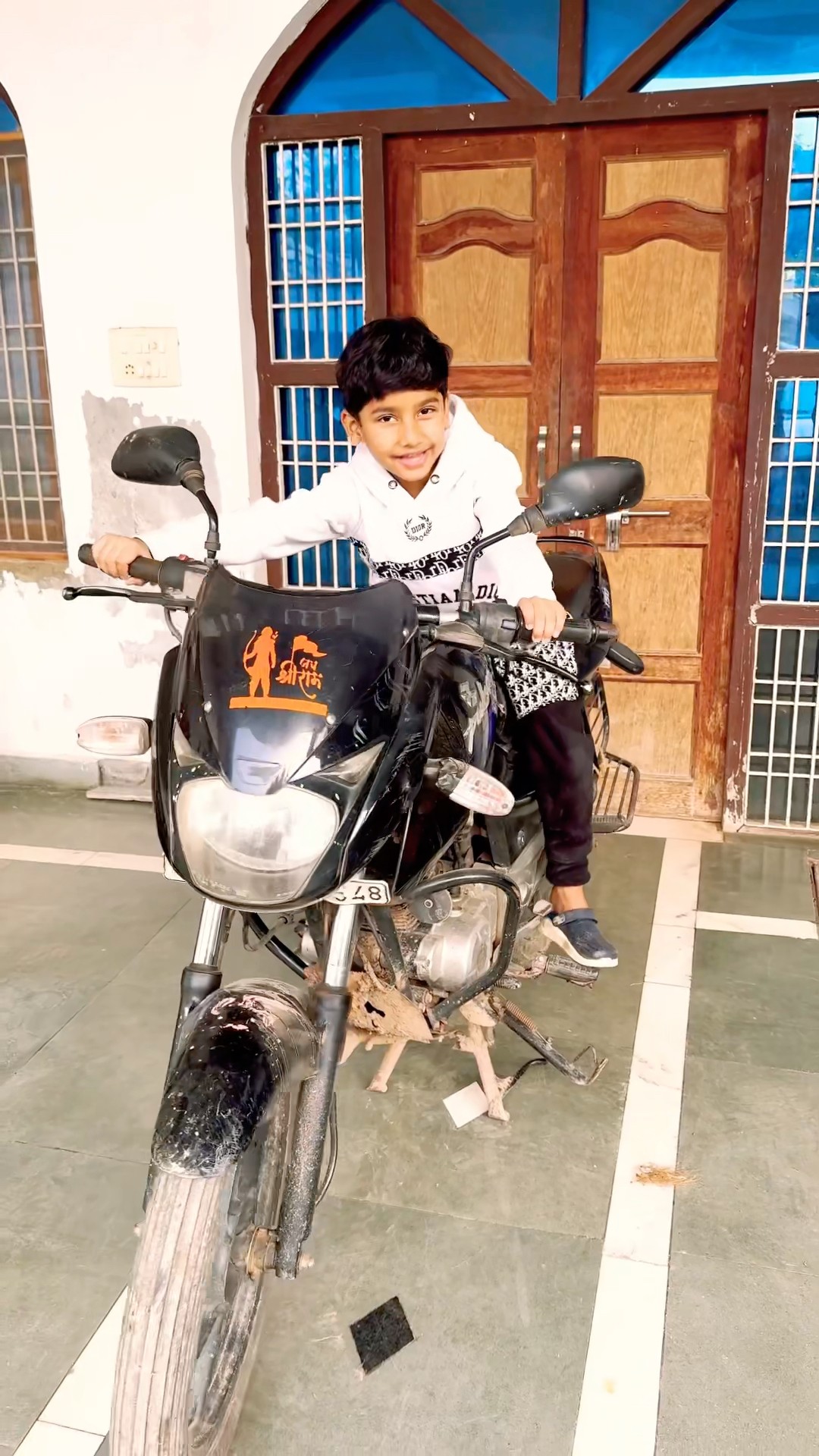 Dekho Anant ki gaadi ??