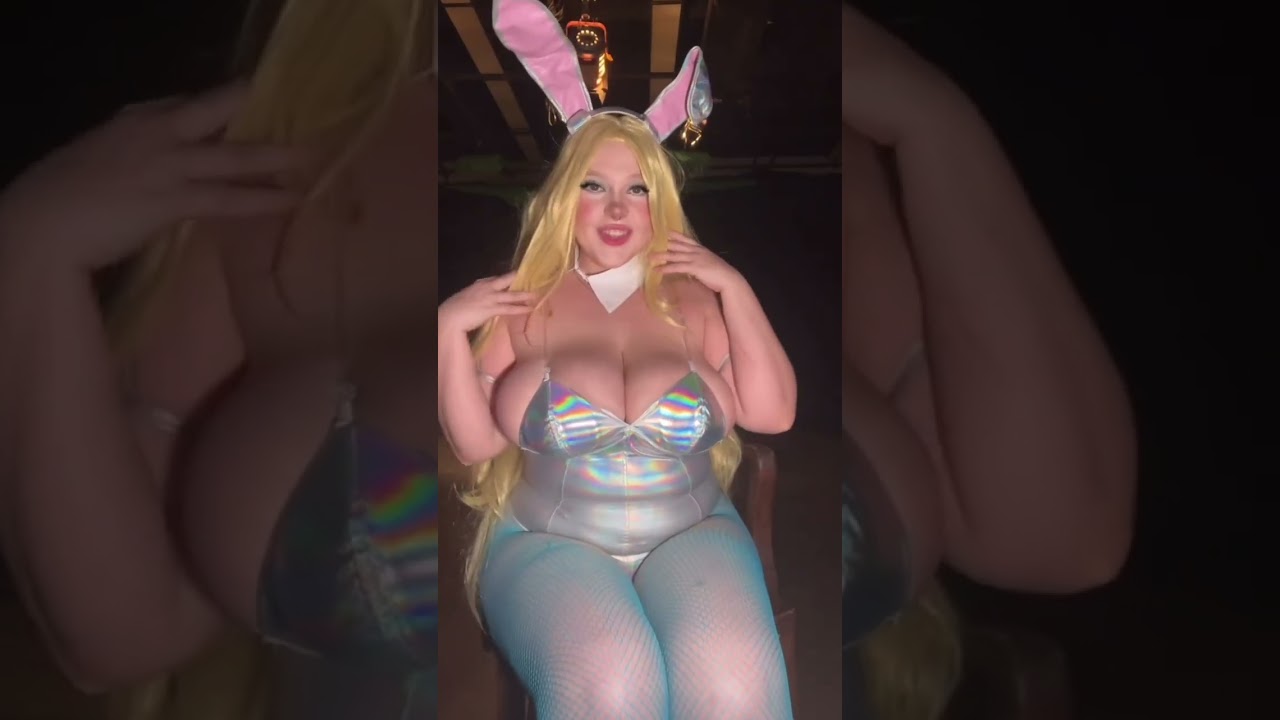 who’s your favorite mario character? #rosalina #rosalinacosplay #mariocosplayer