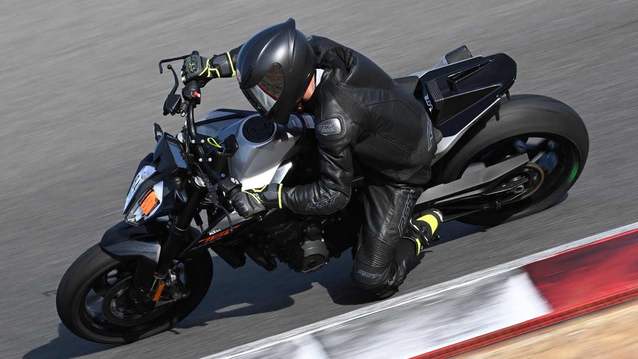 Portimao Circuit. FIRST TRACK DAY EVER!!! Day 2, Session 3 (Part 1 ...