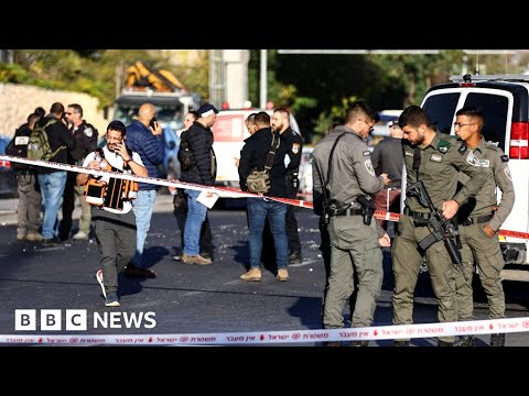 Explosions at bus stops in Jerusalem leave one dead and 14 injured – BBC News