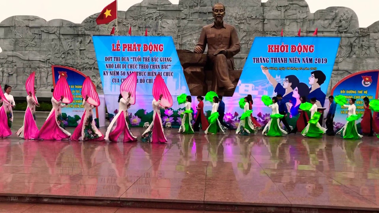 Hát múa : Dấu chân phía Trước 2019