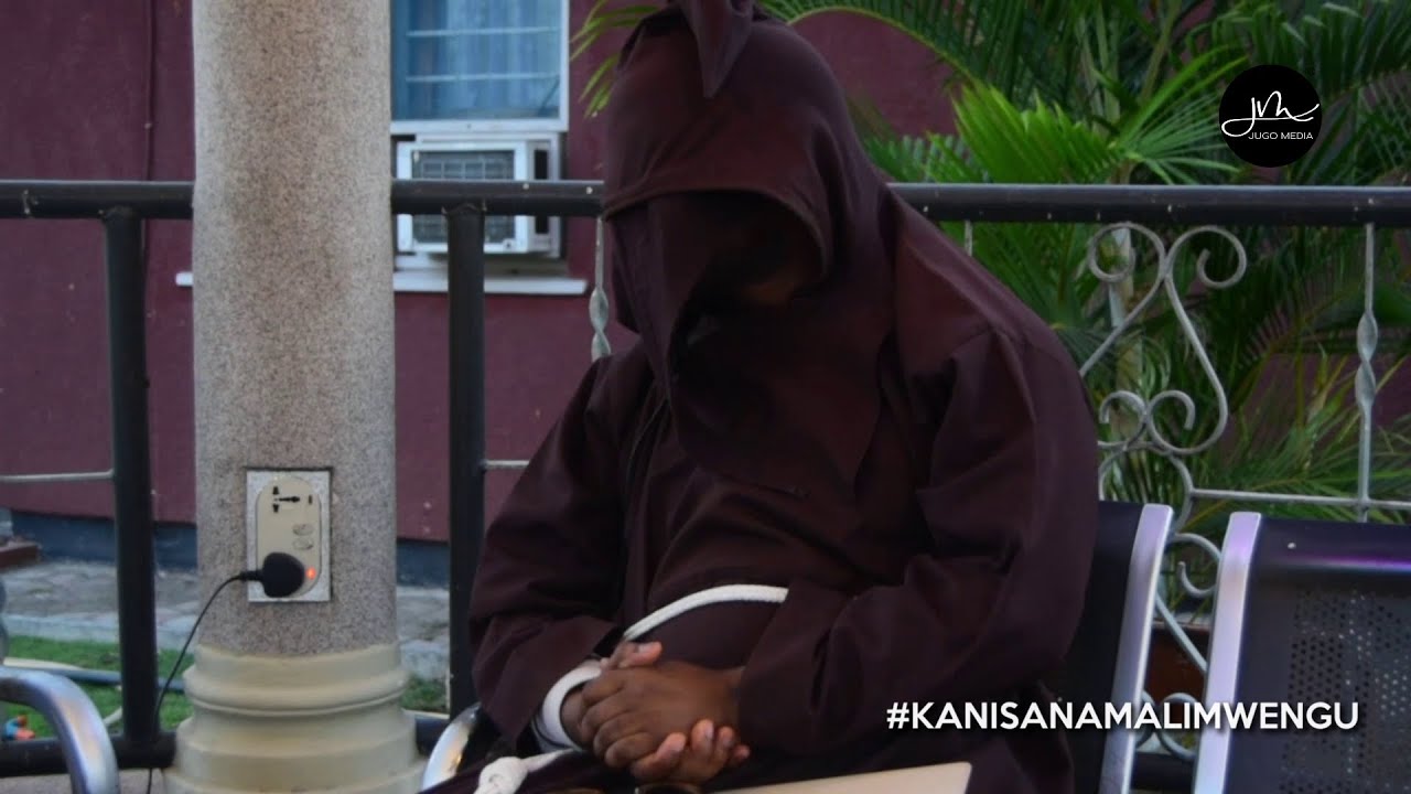 SIRI YA VAZI/KANZU YA MAPADRE WAKAPUCHINI, KILA PADRE ANATEMBEA NA SANDA YAKE, HAKUNA KUSHIKA PESA
