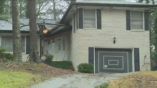 Tree falls on home in Atlanta during winter weather, strong wind