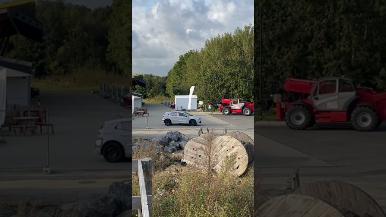 Renault Mégane E-Tech Electric Erlkönig am Seed&Greet-Ladepark in Hilden