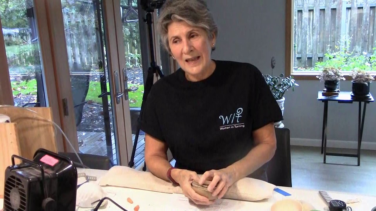 Демонстрация Кэтлин Дункан, ноябрь 2020 г. - Пирсинг